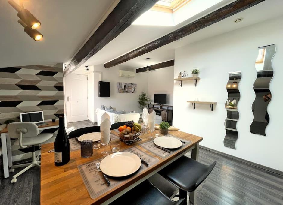 Ferienwohnung Charme Urbain Sous Les Toits-Terrasse/Clim/Parking Béziers Exterior foto