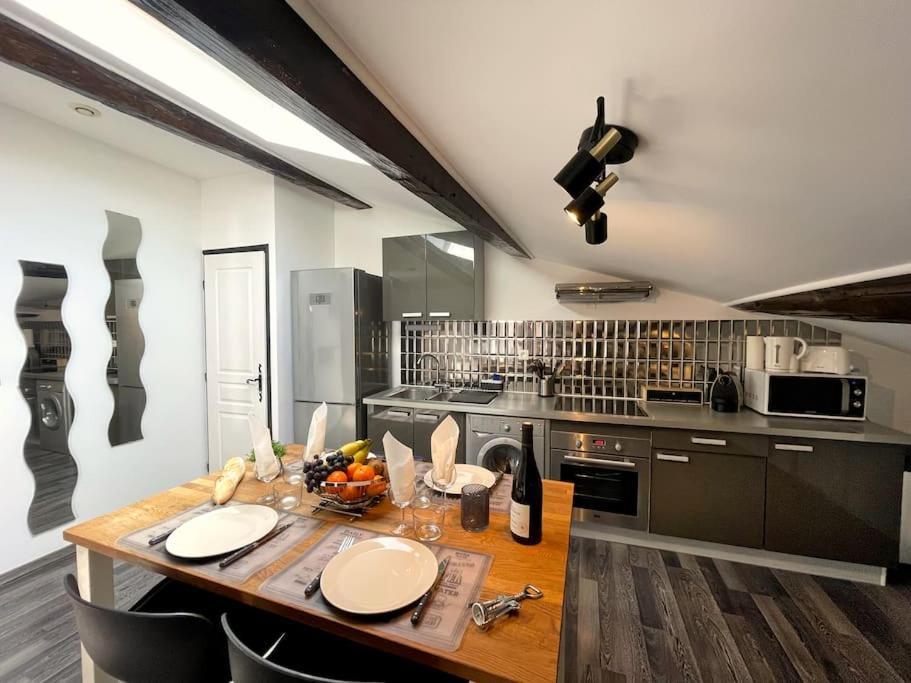 Ferienwohnung Charme Urbain Sous Les Toits-Terrasse/Clim/Parking Béziers Exterior foto